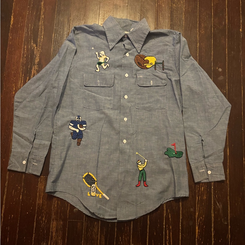 Vintage hand embroidered Big Mac button down
Size Medium